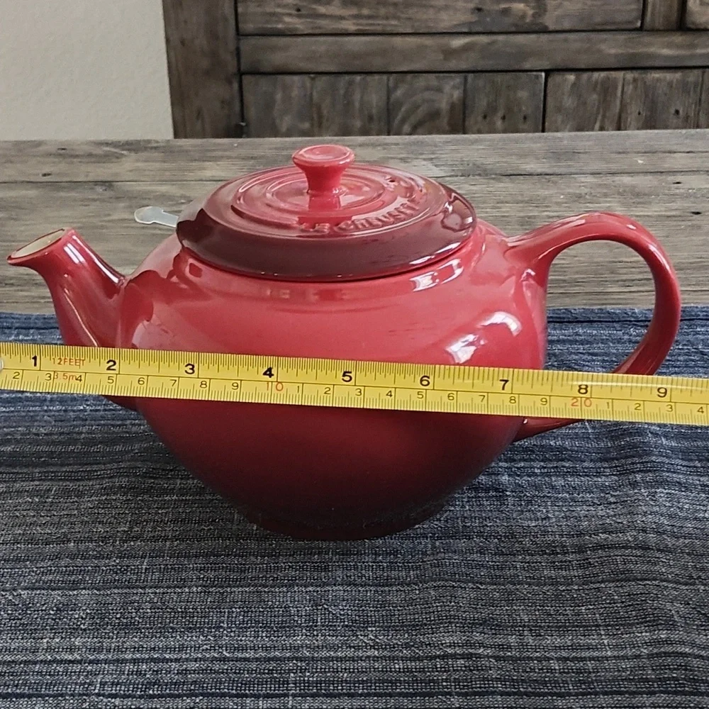 LE CREUSET TEAPOT WITH CUPS AND SAUCER SET